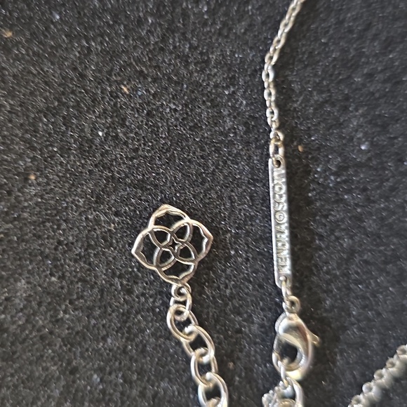 Kendra Scott Elisa in Abalone Shell Silver Pendant 16" - Picture 4 of 5